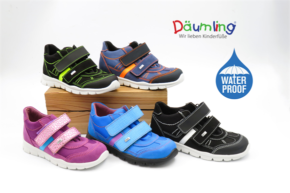 梅雨時期も快適に!Kids'防水スニーカーのご紹介です