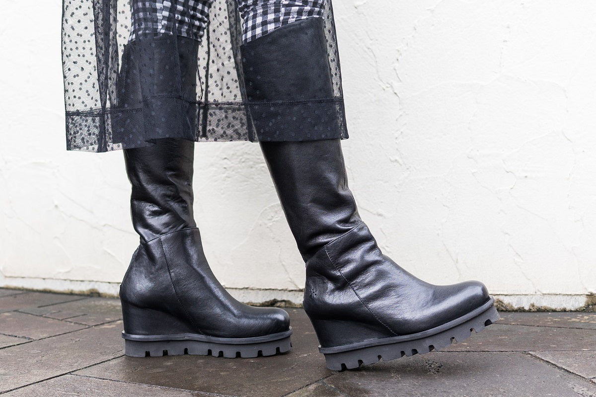 安定感抜群!PatriziaBonfantiウェッジヒールのロングブーツ