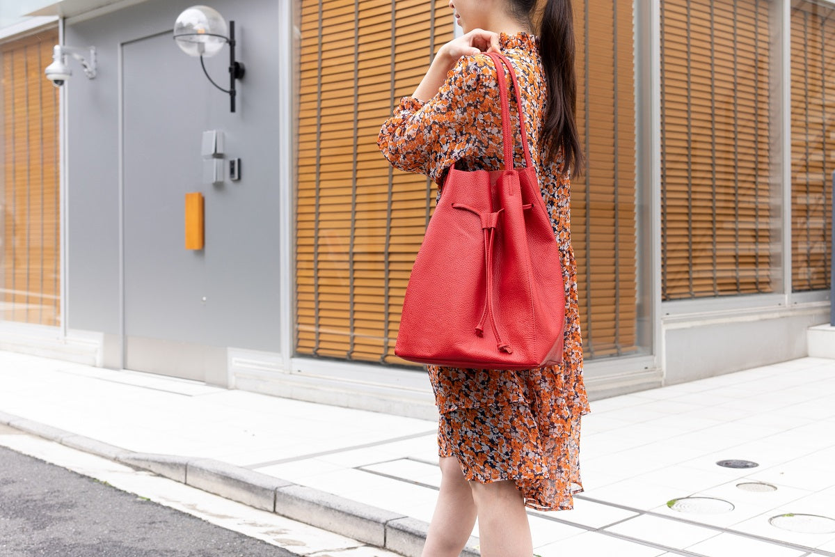 ご好評いただいています! 軽量で機能的 カラー豊富なイタリア製レザートートバッグ