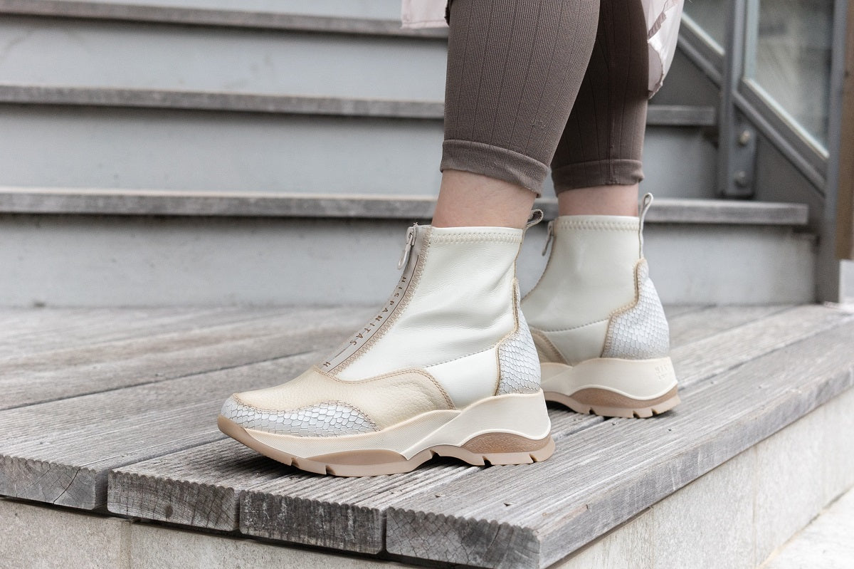 ファスナー付きで脱ぎ履きも◎ スペインのカジュアルブランドHISPANINTAS/ヒスパ二タス