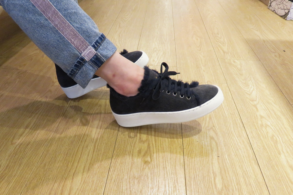 MAIMAI(マイマイ) ファーをあしらったインヒールスニーカー