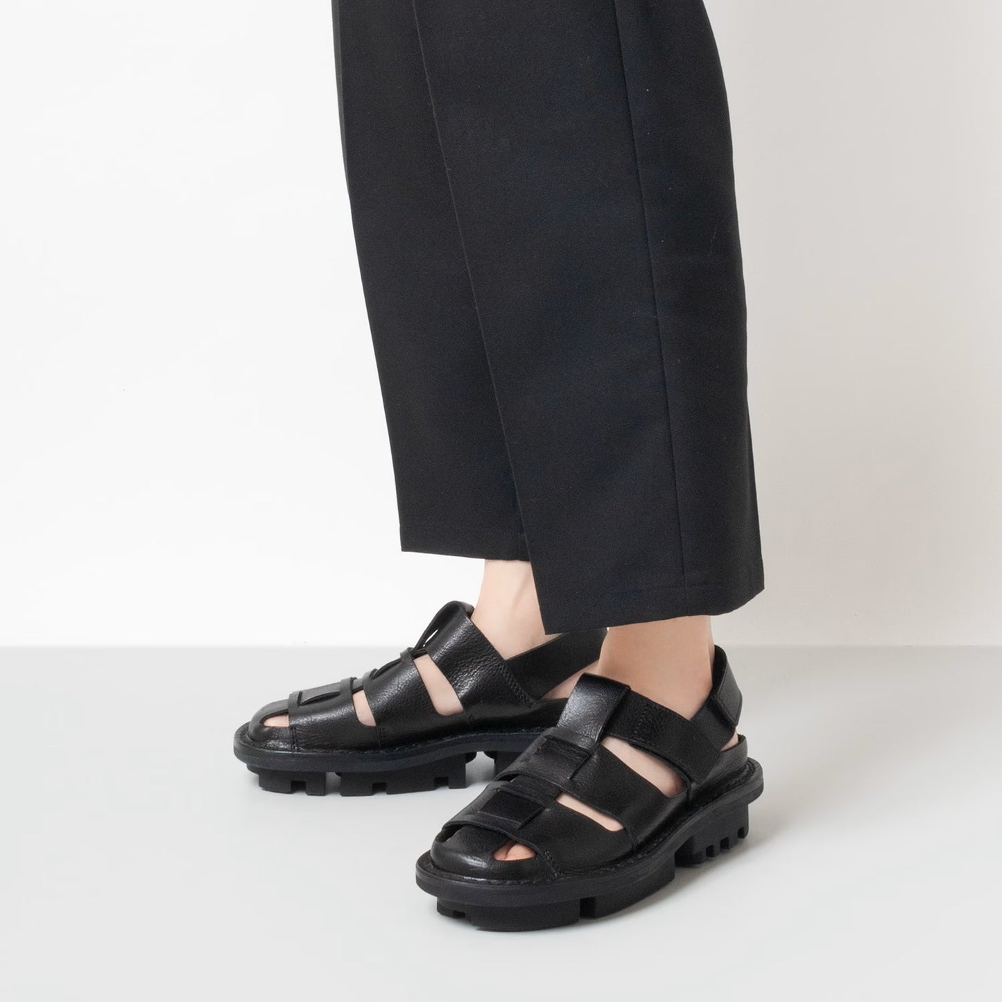 
                  
                    ALLIACE W BLK
                  
                
