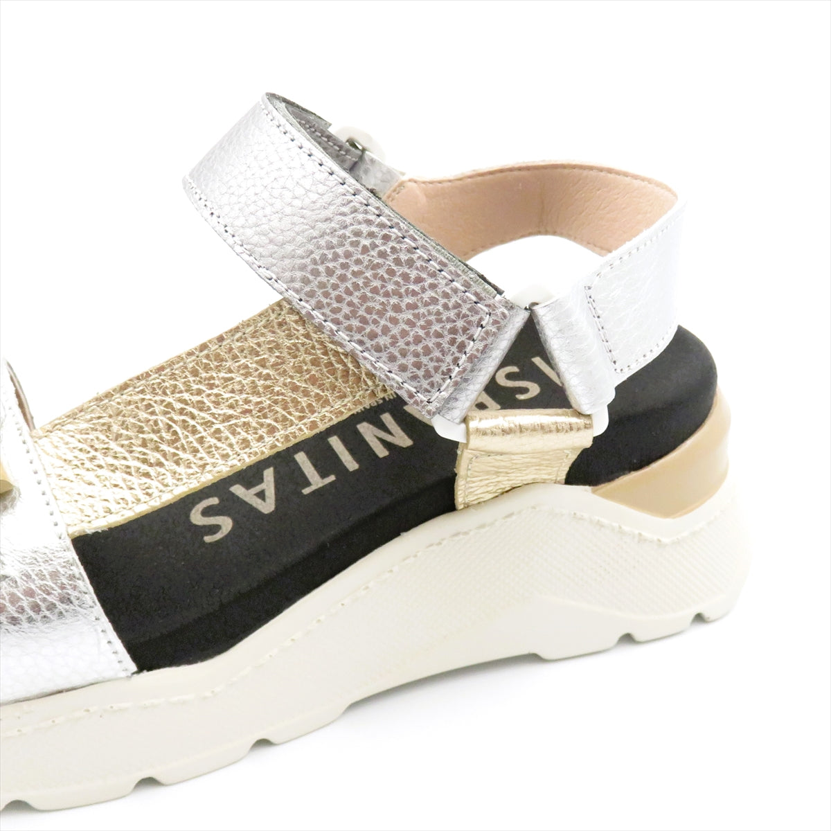 
                  
                    CHV232810 SILVER.ANT
                  
                