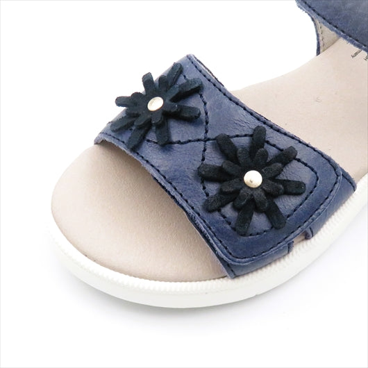 
                  
                    121031 C.JEANS
                  
                