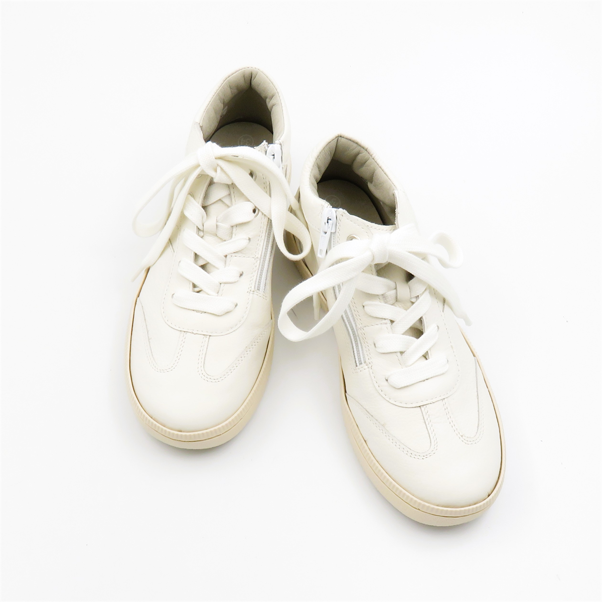 
                  
                    600421 SPORTY.WHITE
                  
                