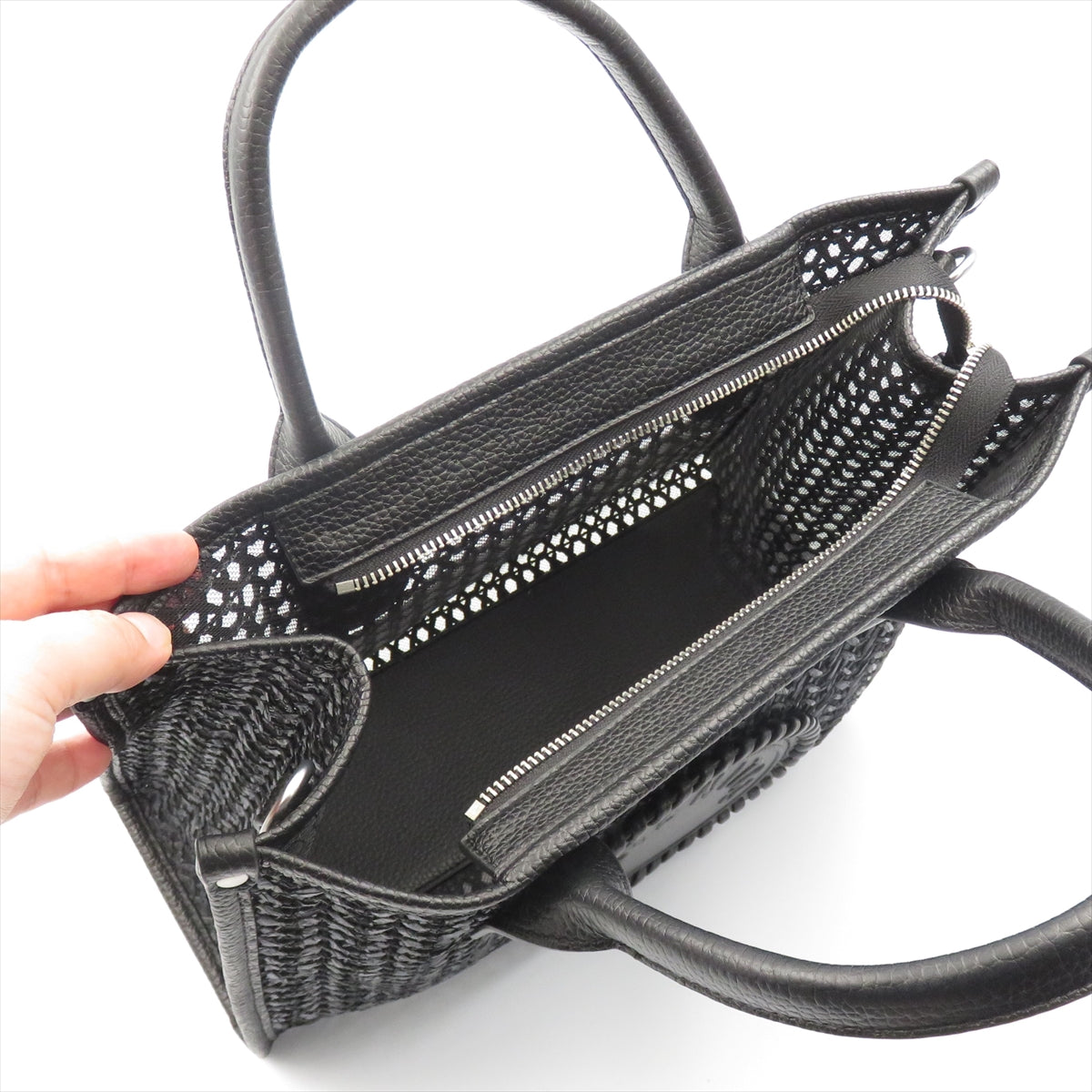 
                  
                    BV264717 BAG BLACK
                  
                