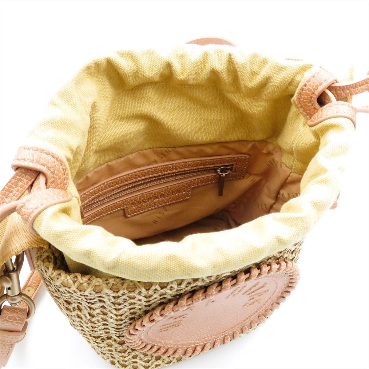 
                  
                    BV264541 BAG ALMOND
                  
                