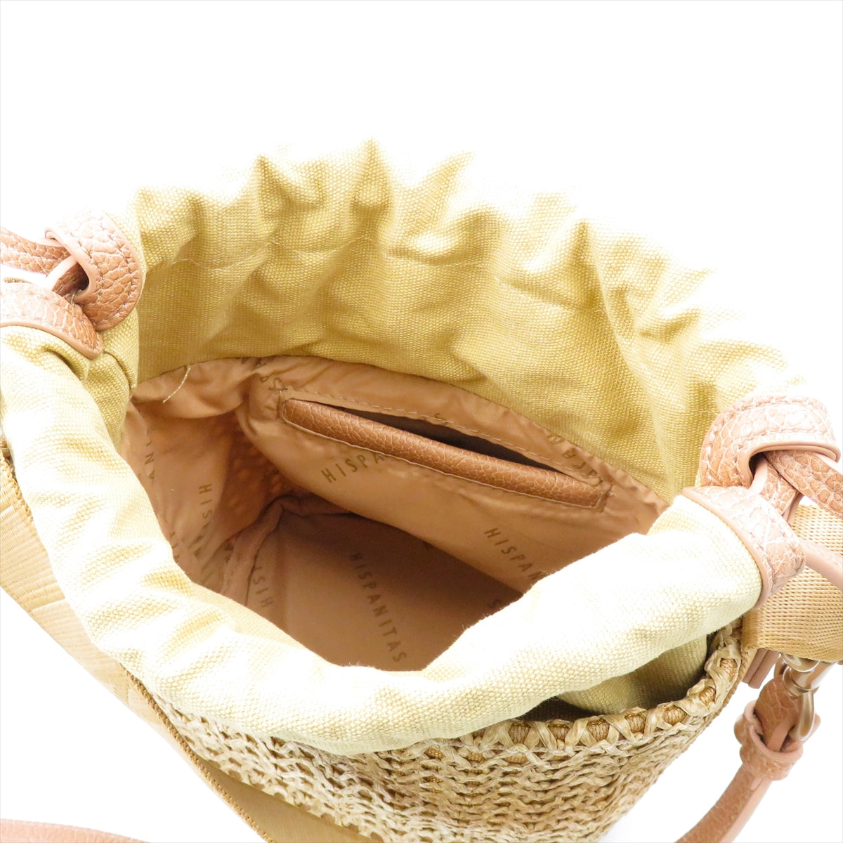 
                  
                    BV264541 BAG ALMOND
                  
                