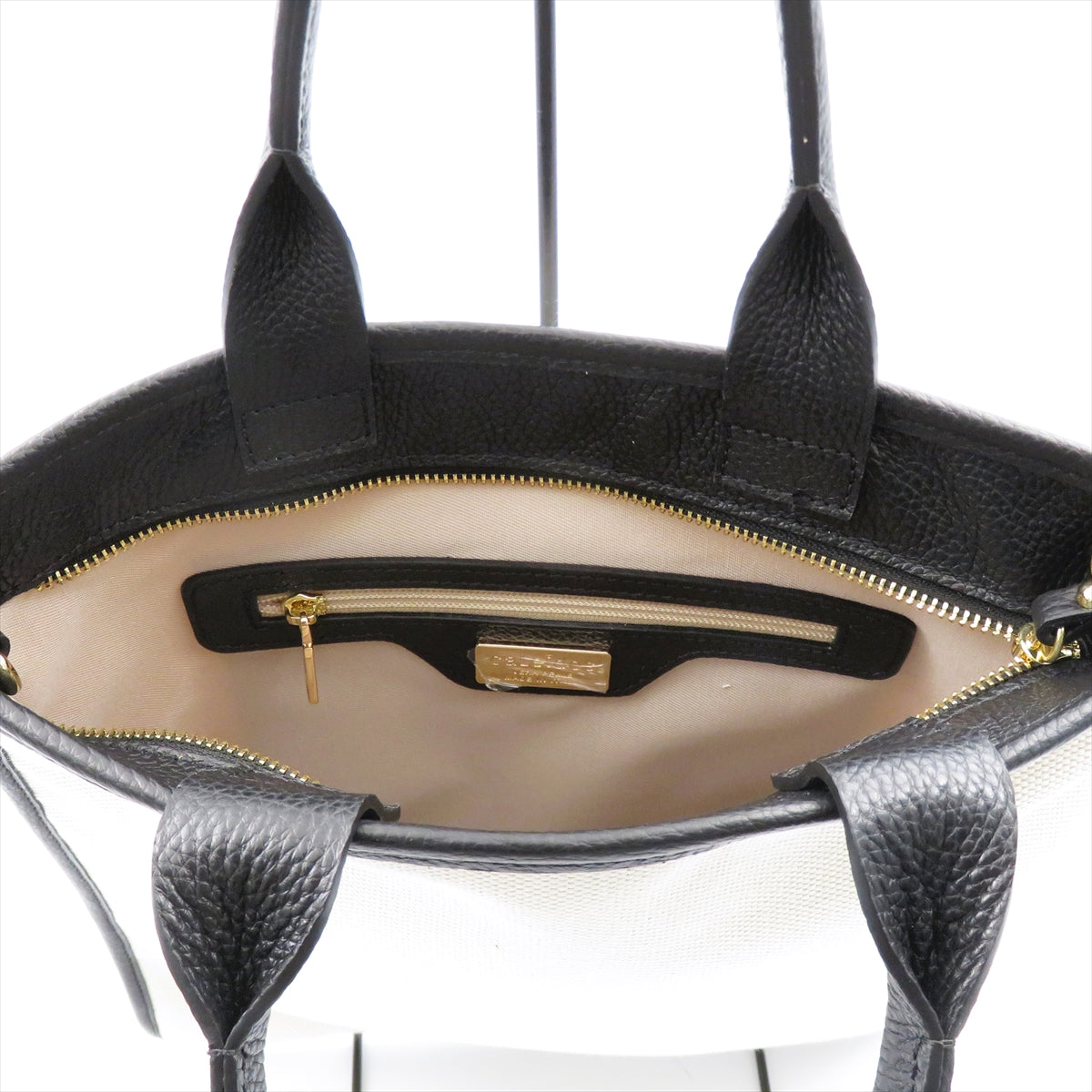 
                  
                    CA1920-02BK BLK
                  
                