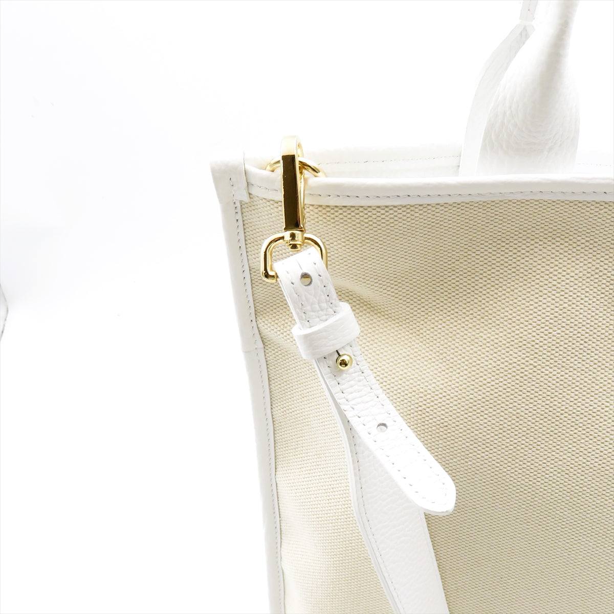 
                  
                    CA1920-02WH WHITE
                  
                