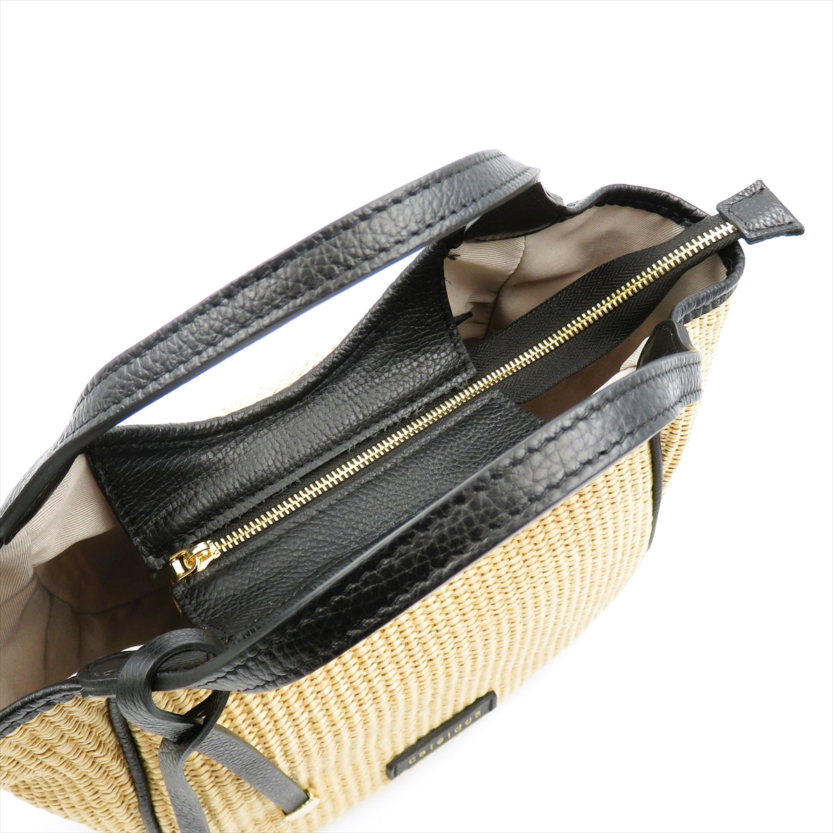 
                  
                    CA157P-01BK BLACK
                  
                