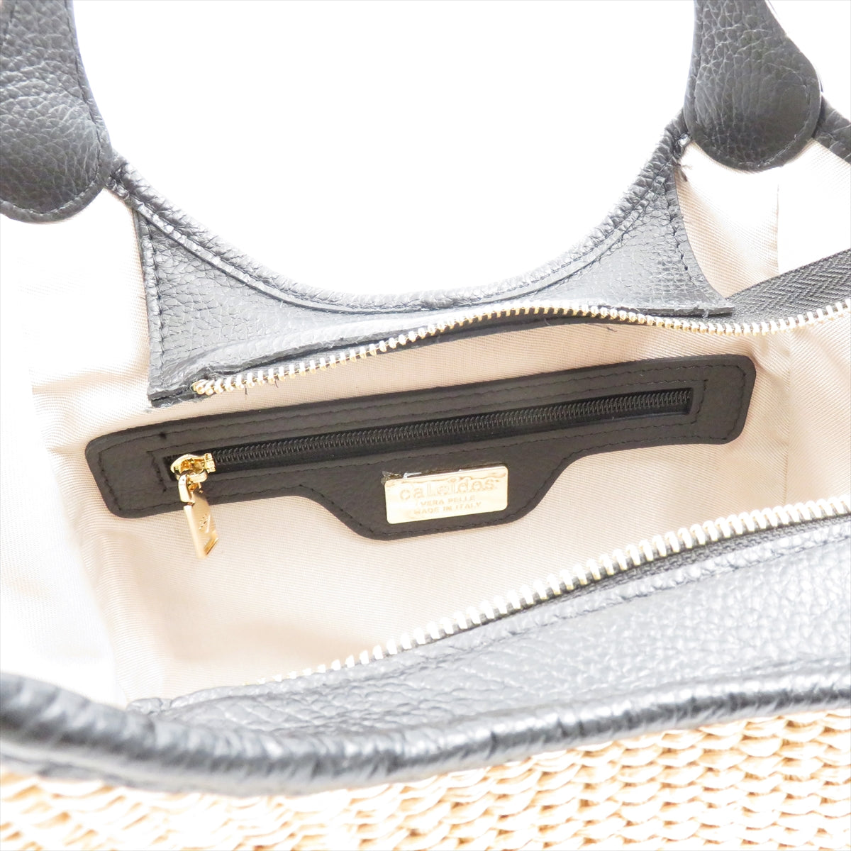
                  
                    CA157P-01BK BLACK
                  
                