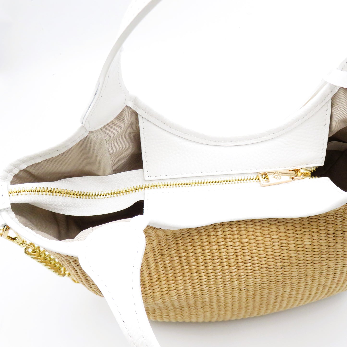
                  
                    CA157P-01WH WHITE
                  
                