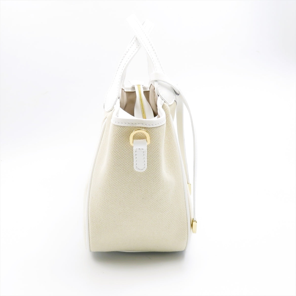 
                  
                    CA157O-01WH WHITE
                  
                