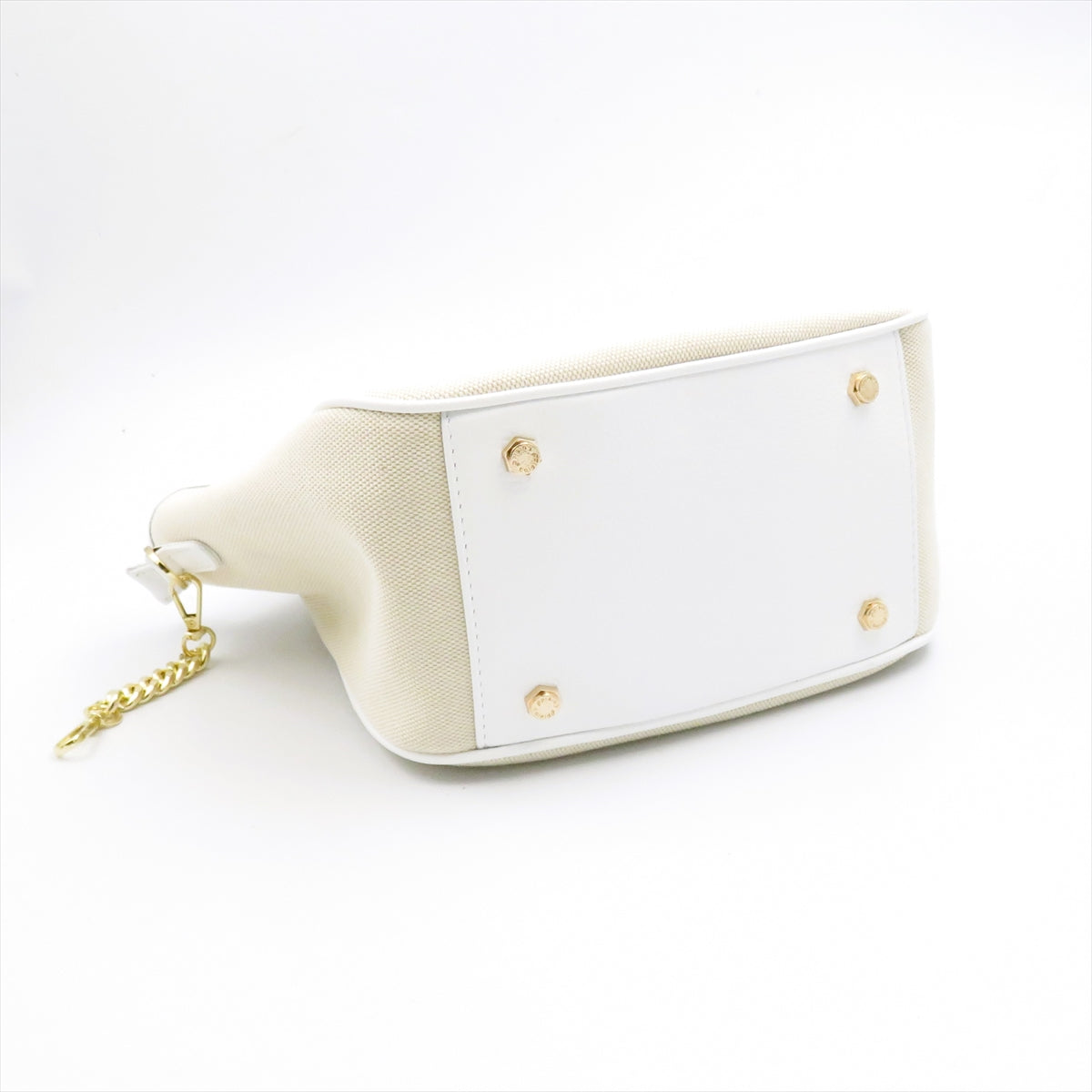 
                  
                    CA157O-01WH WHITE
                  
                