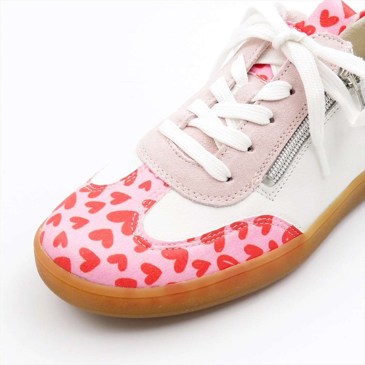 
                  
                    704002 WHT.HEART
                  
                