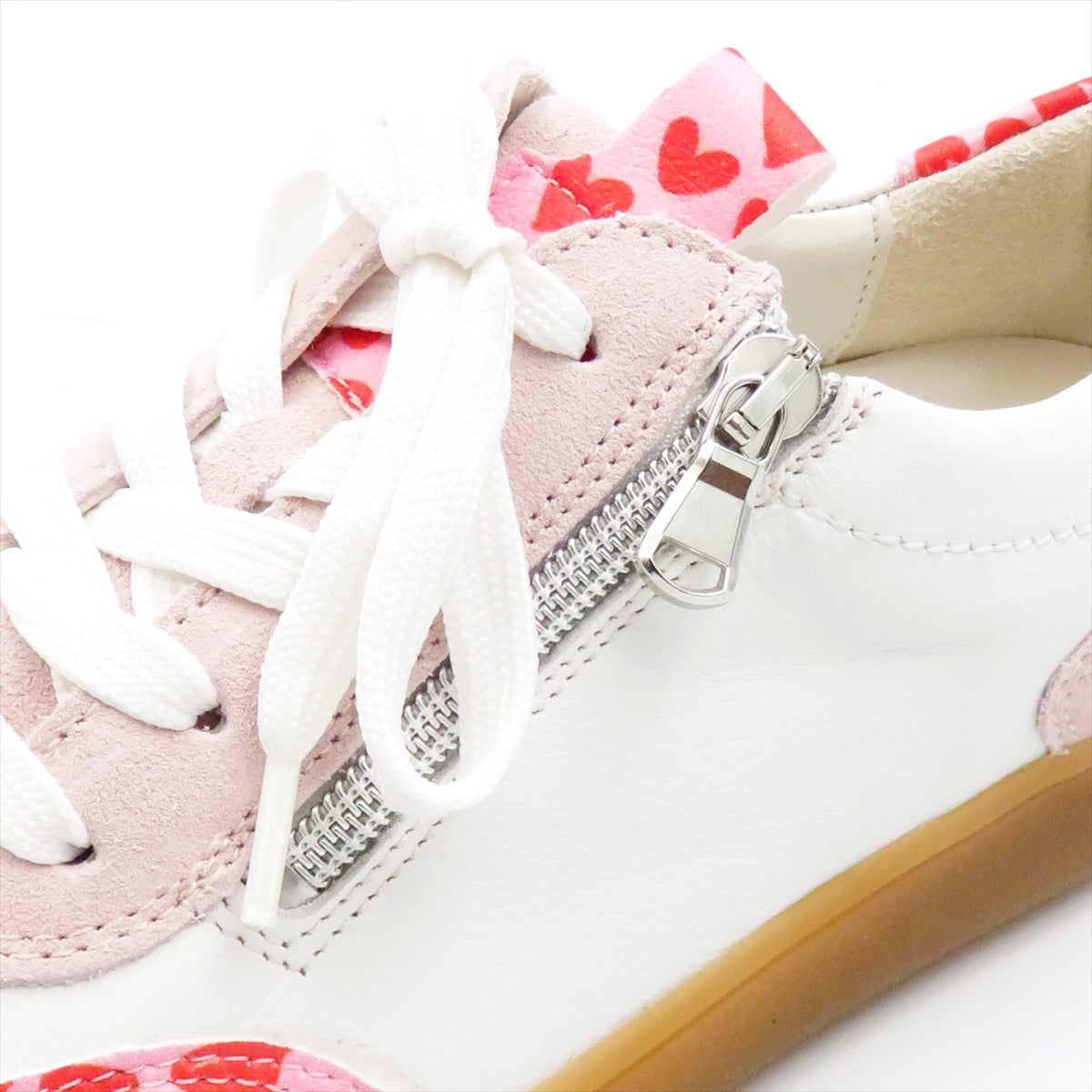 
                  
                    704002 WHT.HEART
                  
                