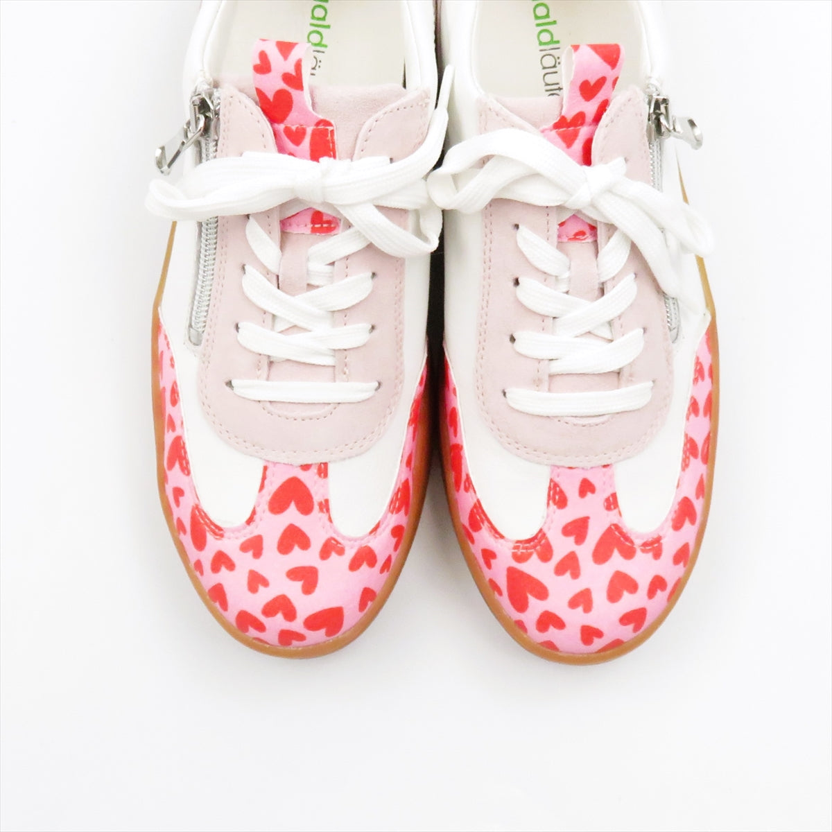 
                  
                    704002 WHT.HEART
                  
                