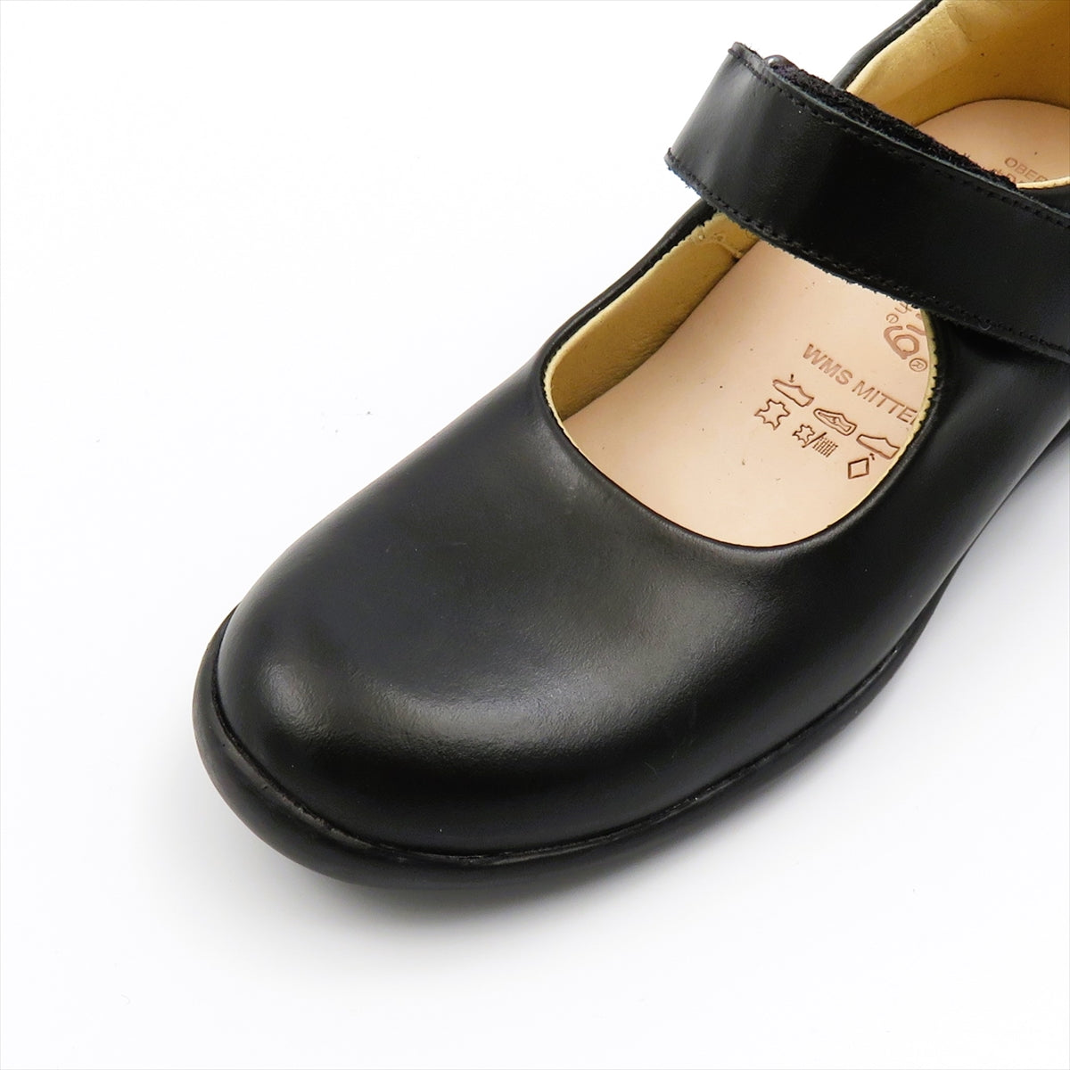 
                  
                    300151 BLACK 通学用ストラップシューズ
                  
                