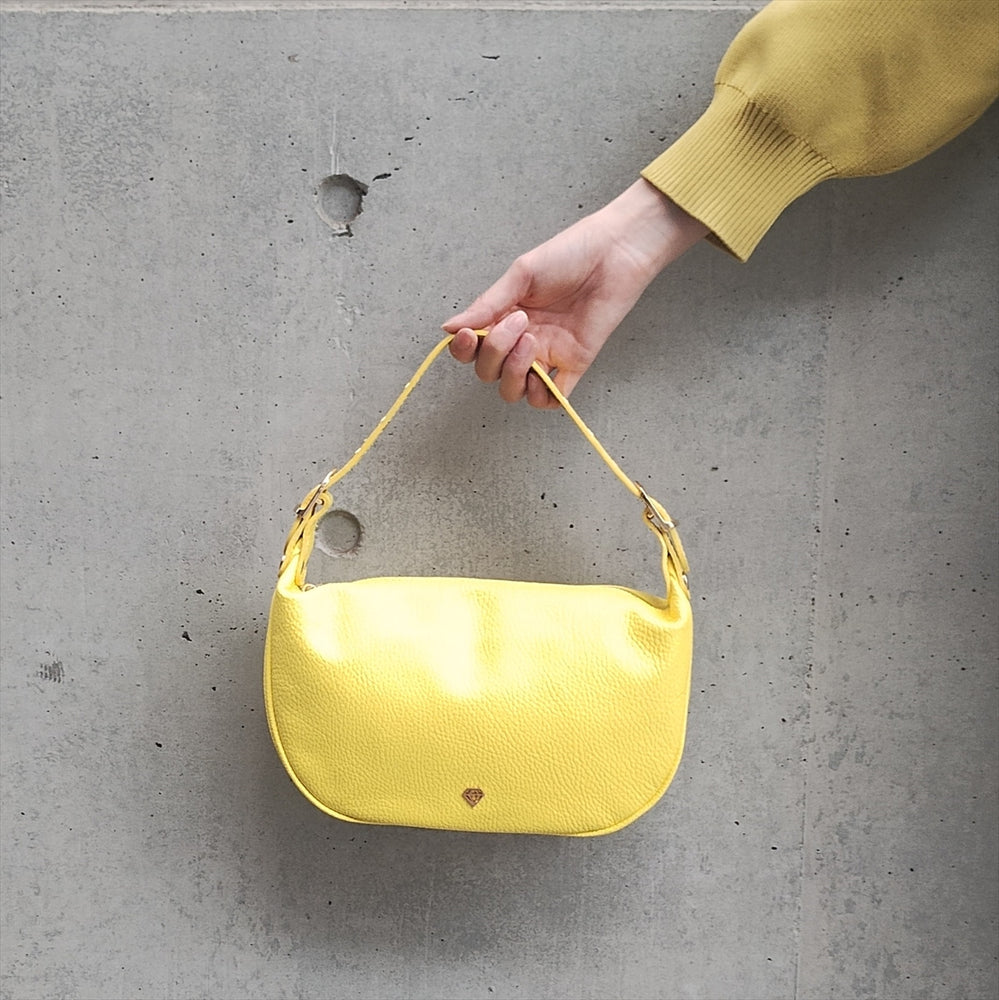 
                  
                    CA148-01LO LEMON
                  
                