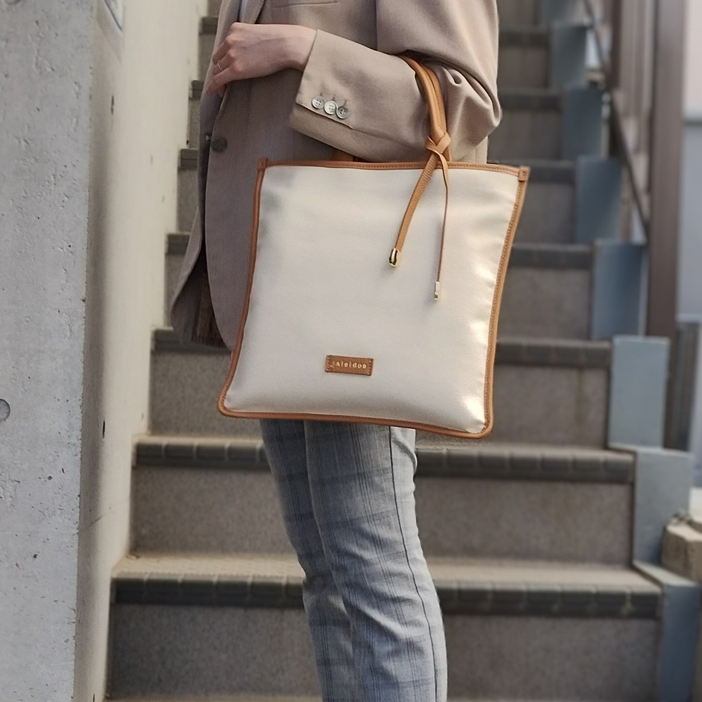 
                  
                    CA1920-02WH WHITE
                  
                