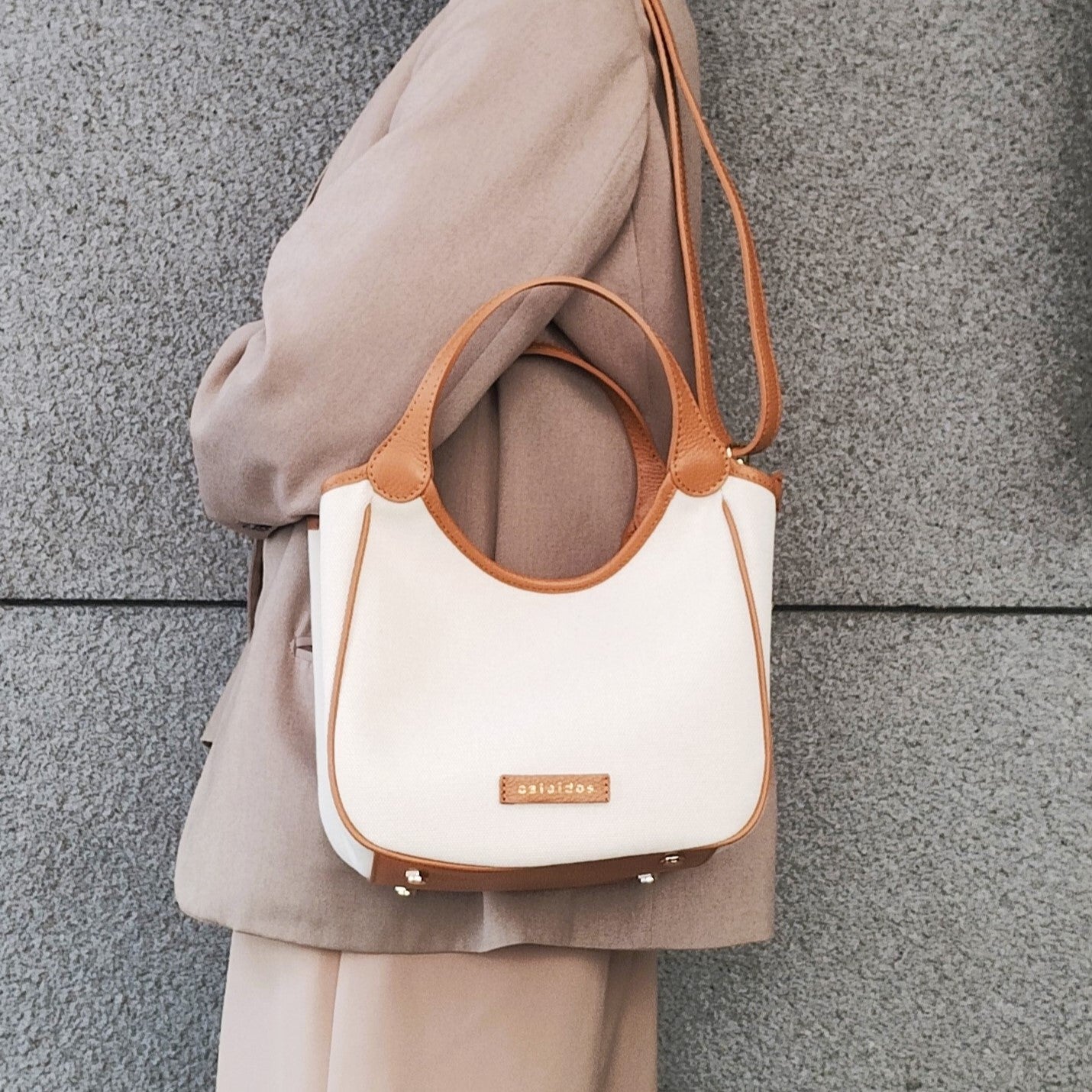 
                  
                    CA157P-01BK BLACK
                  
                