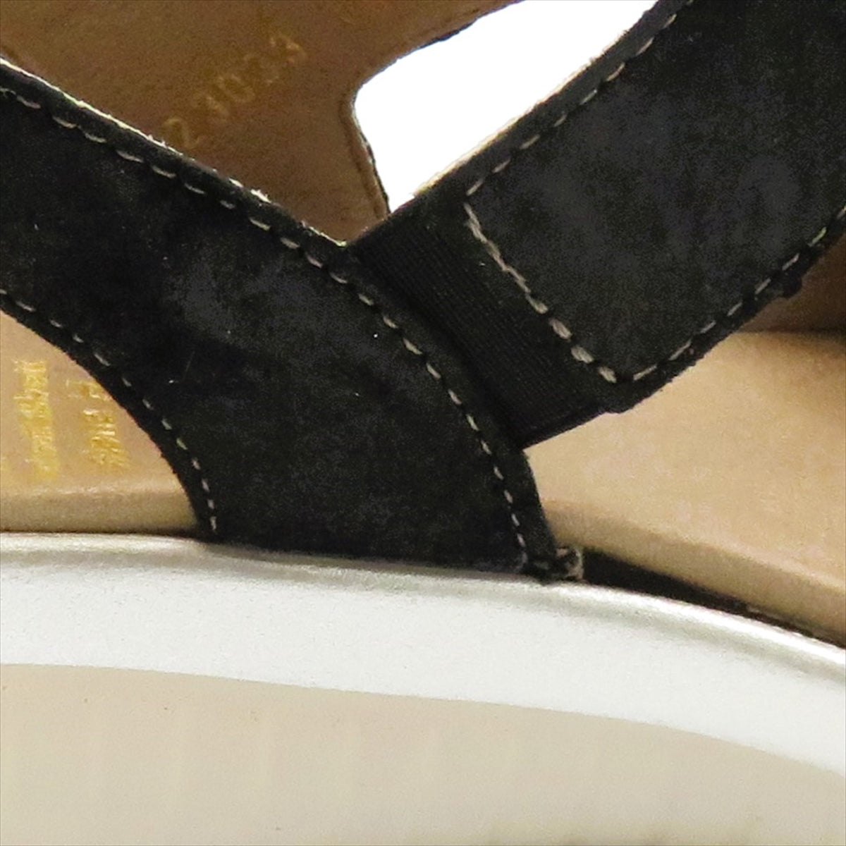 
                  
                    586025 NERO.LISA
                  
                