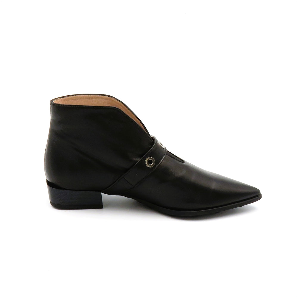 
                  
                    HI254360 BLACK
                  
                