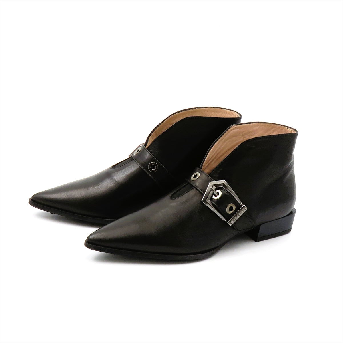
                  
                    HI254360 BLACK
                  
                