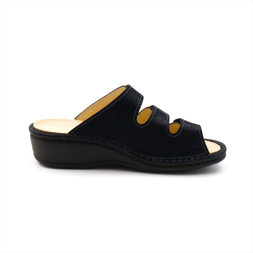 
                  
                    2501 PISA NIGHTBLUE
                  
                