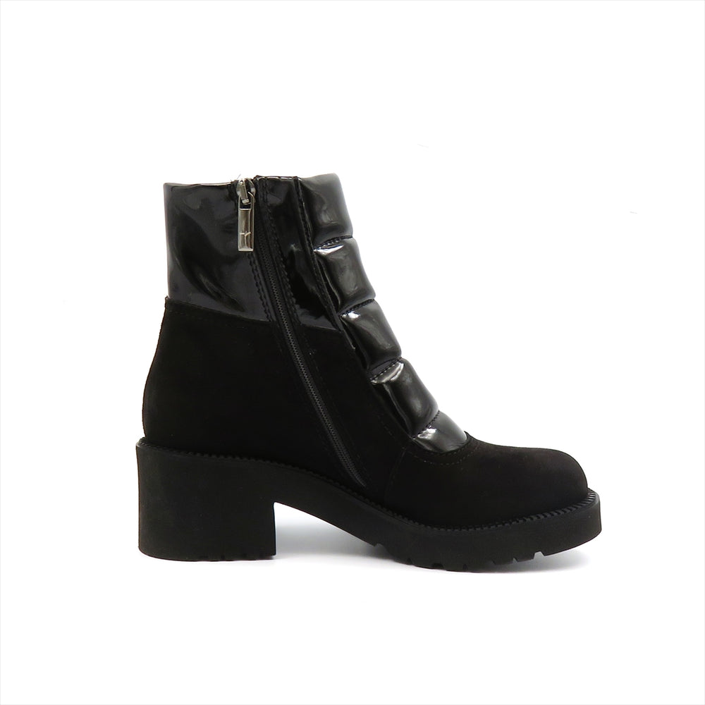 
                  
                    7935XD CAMO.BLK
                  
                