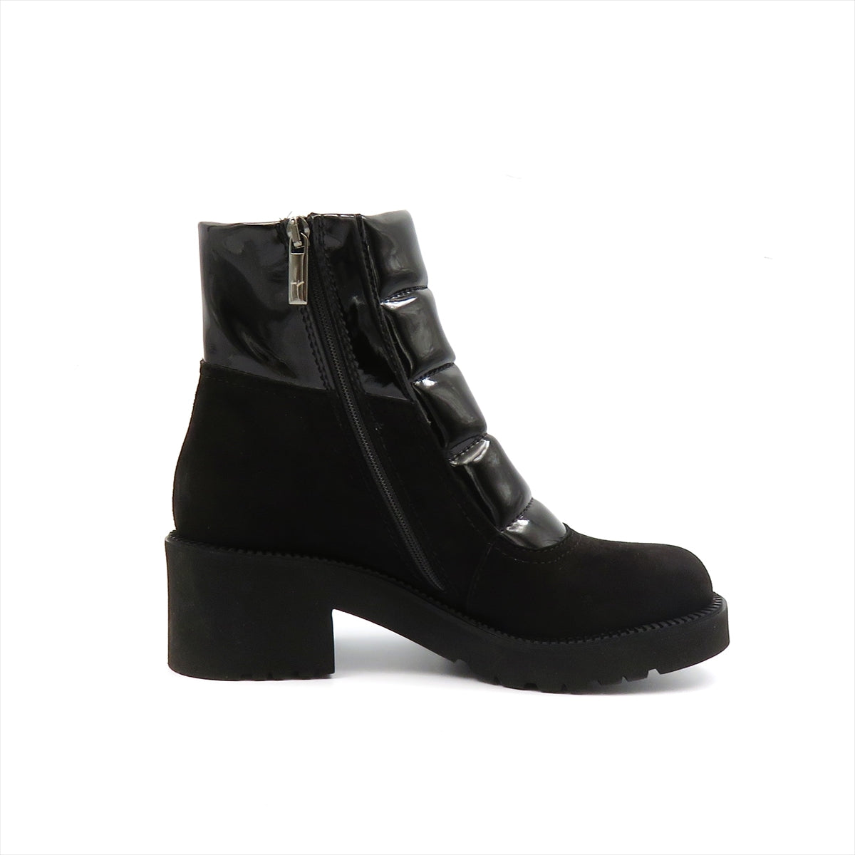 
                  
                    7935XD CAMO.BLK
                  
                