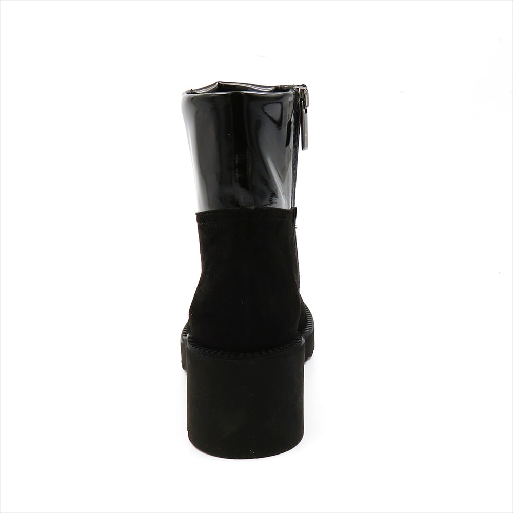 
                  
                    7935XD CAMO.BLK
                  
                