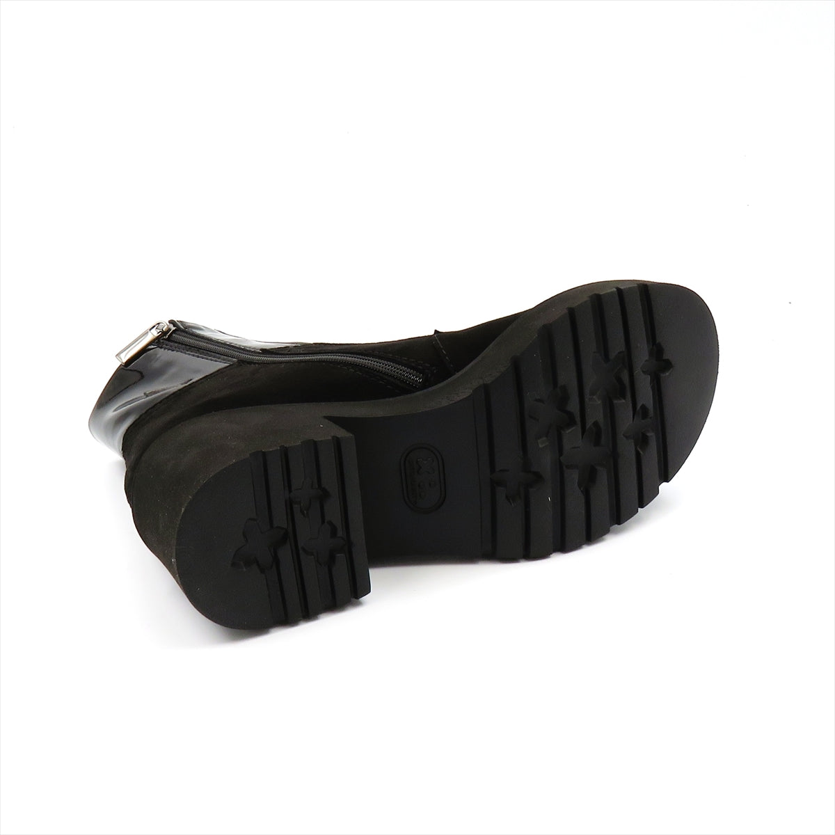 
                  
                    7935XD CAMO.BLK
                  
                