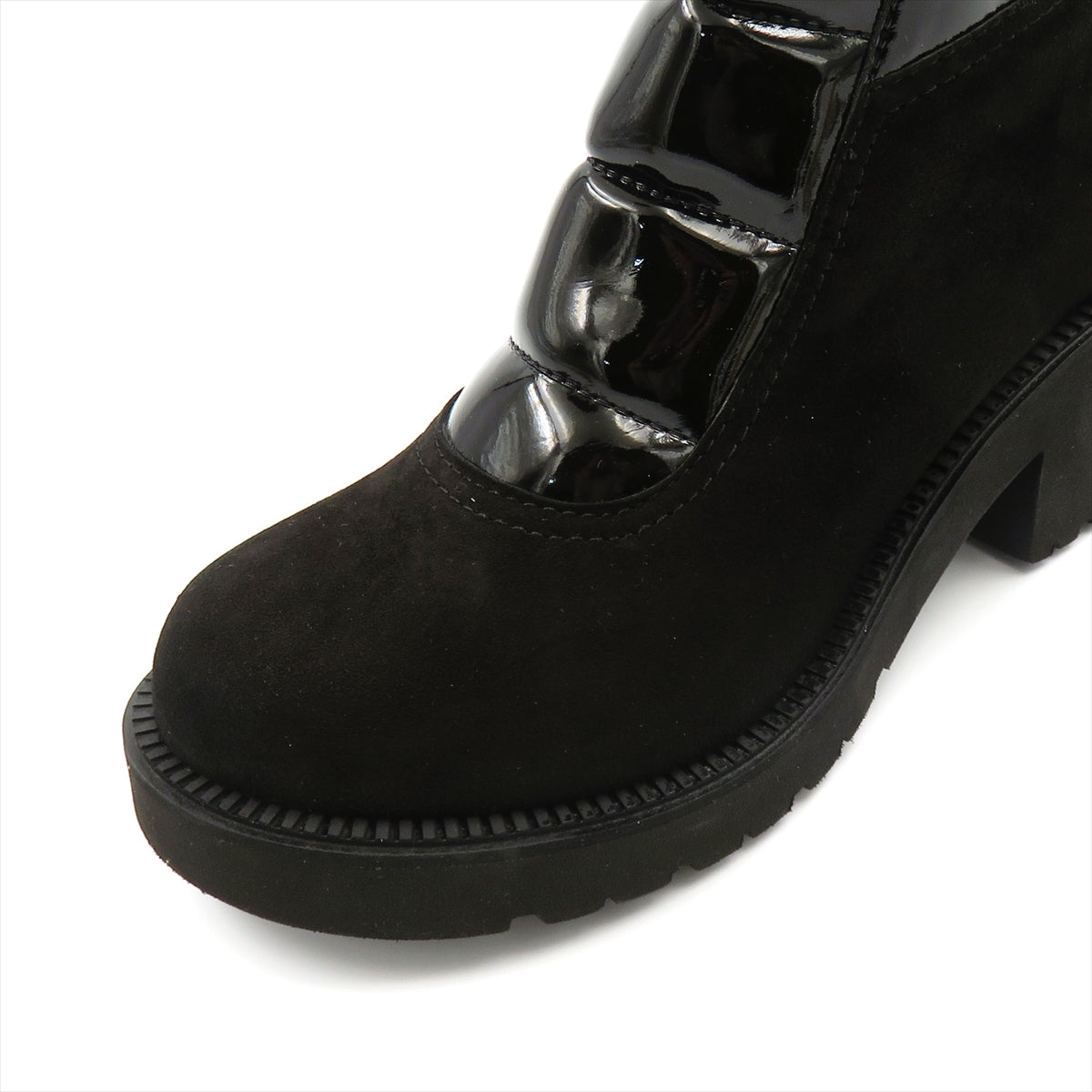 
                  
                    7935XD CAMO.BLK
                  
                