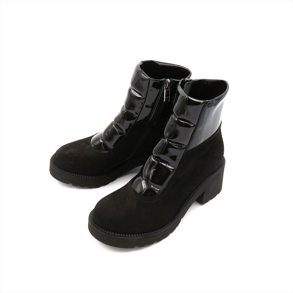 
                  
                    7935XD CAMO.BLK
                  
                