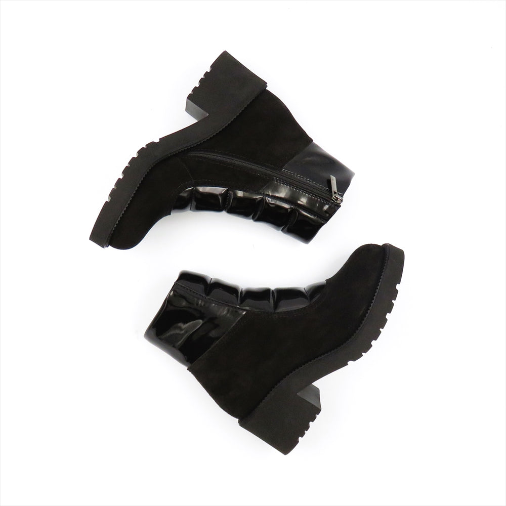 
                  
                    7935XD CAMO.BLK
                  
                
