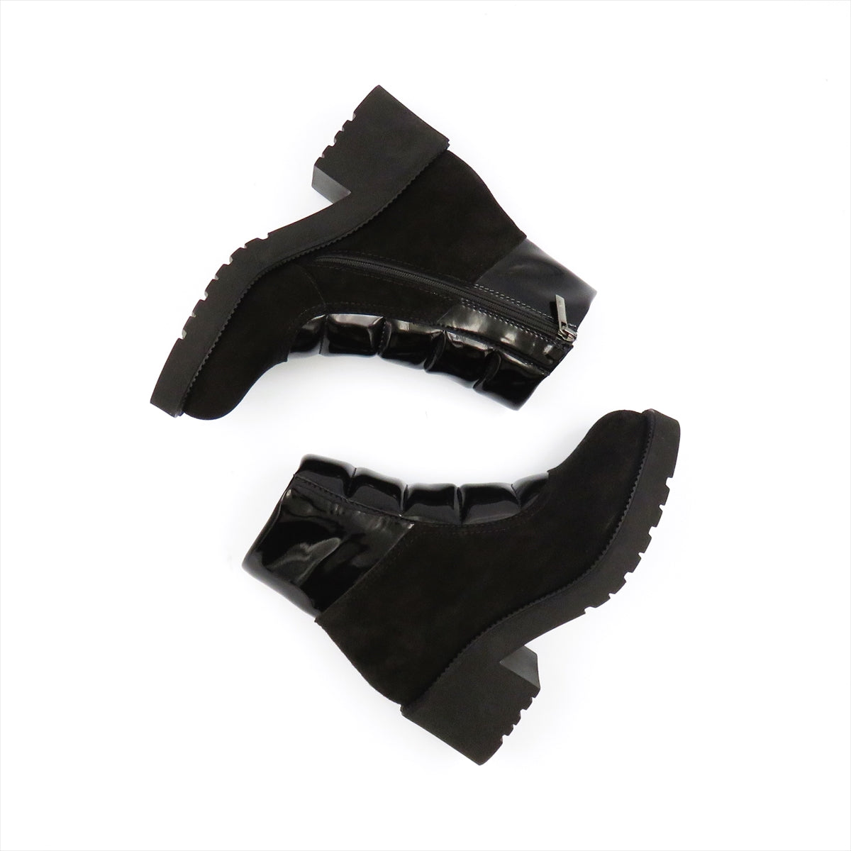 
                  
                    7935XD CAMO.BLK
                  
                