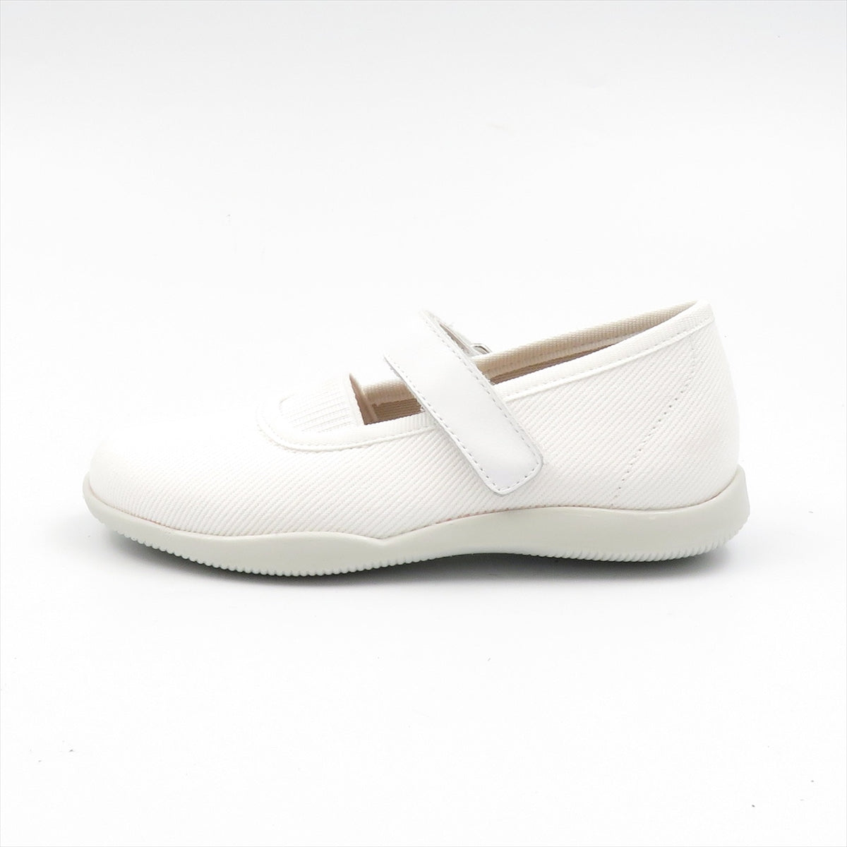 
                  
                    39071 WHITE 上履き
                  
                