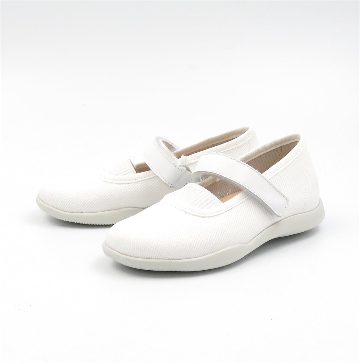 
                  
                    39071 WHITE 上履き
                  
                