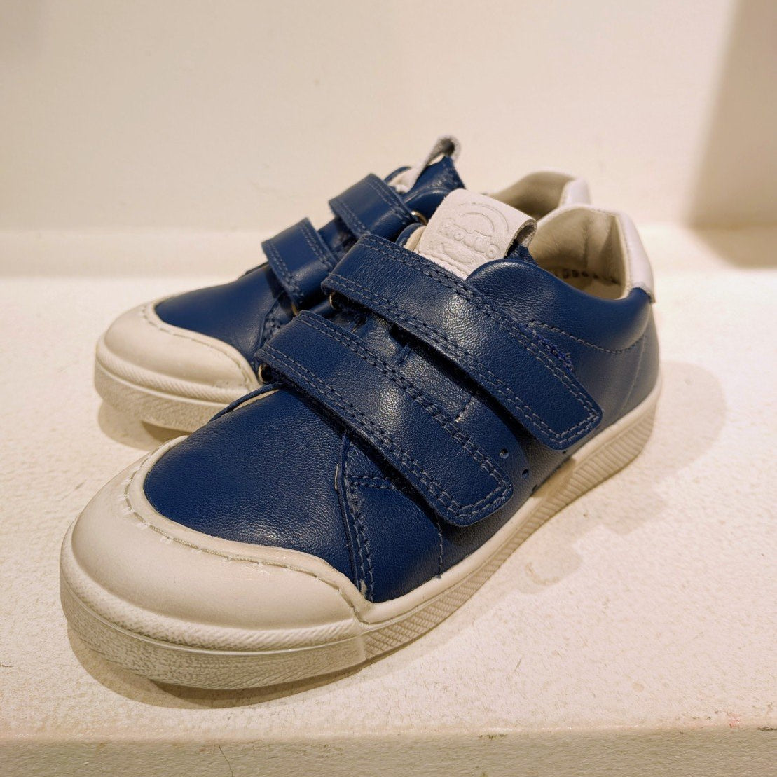 
                  
                    G2130316-13 DARK.BLUE / G2130316-14 BLUE.ELECT
                  
                