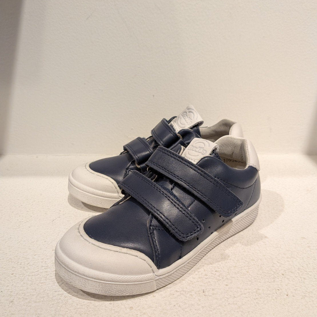 
                  
                    G2130316-13 DARK.BLUE / G2130316-14 BLUE.ELECT
                  
                
