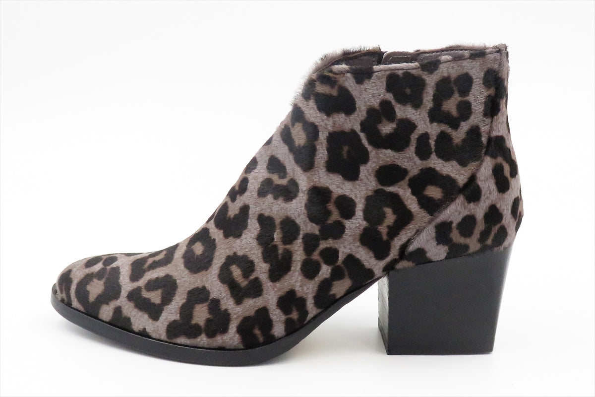 
                  
                    300-31 LEOPARD.GREY
                  
                